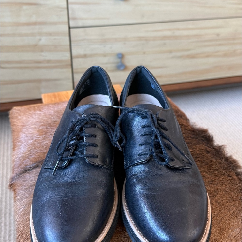 Clarks Black Leather Women's Loafers - Picture 5 of 6